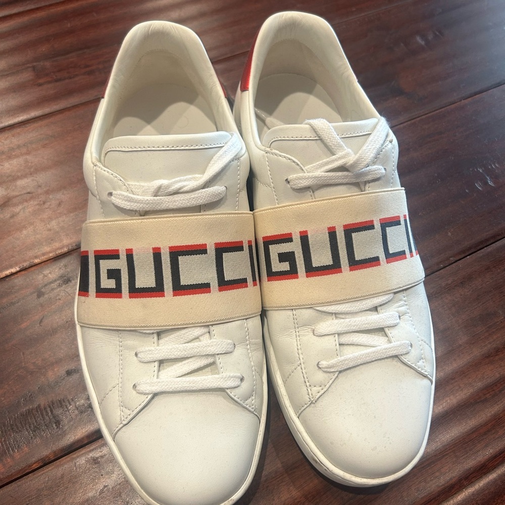 Gucci Men’s White Sneakers with Logo Band